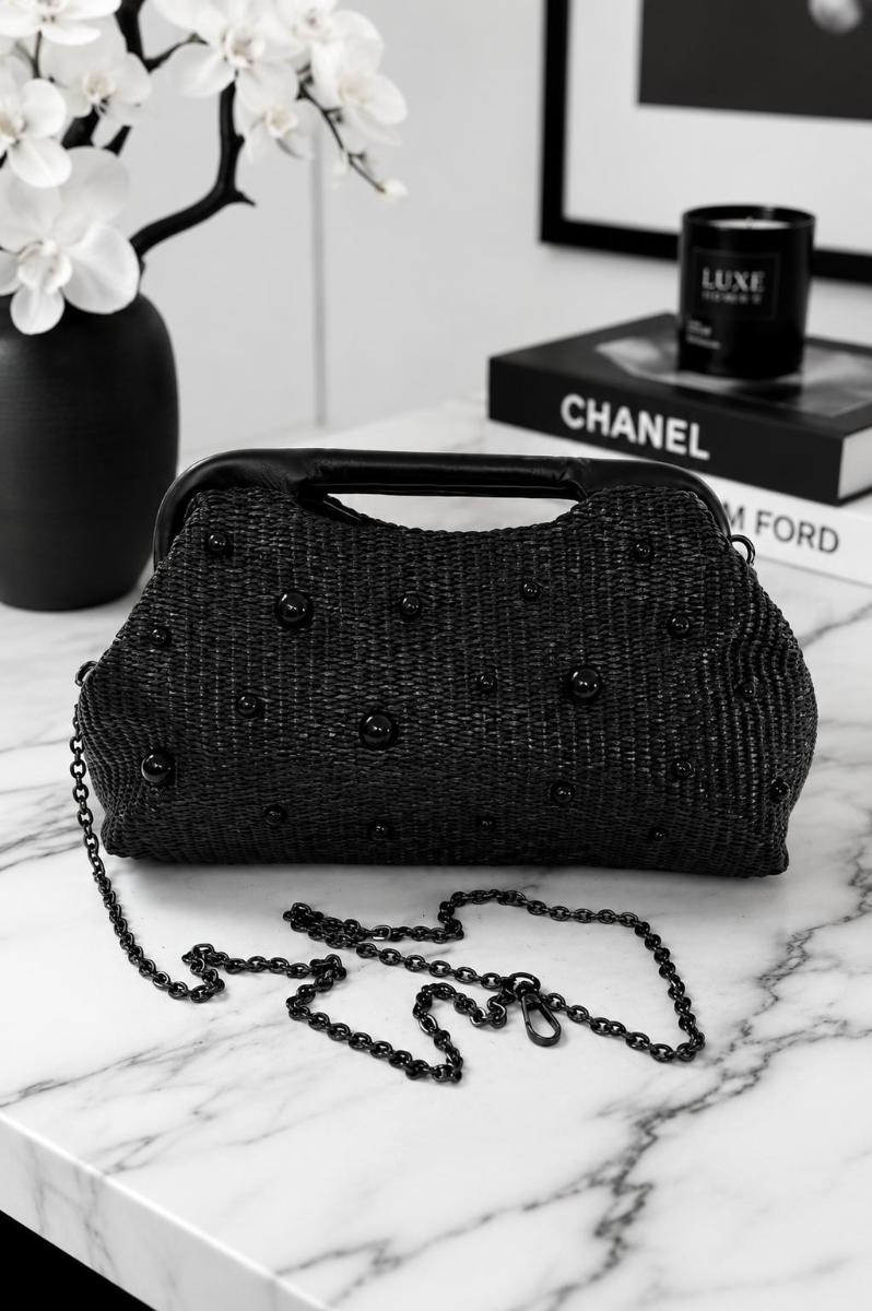CARTERA NEGRA CUADRADA CON BOLITAS 