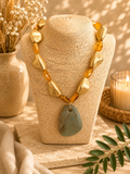 COLLAR AMARILLO DORADO CON PIEDRA AZUL/VERDE