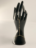 PULSERA HAND CHAIN 2 DOTS DIAMONDS